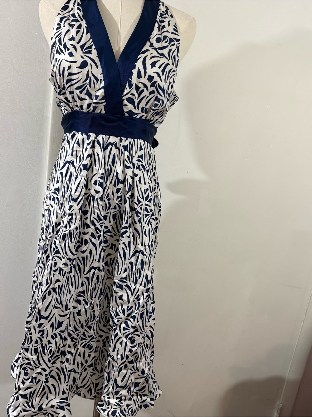 Ann Taylor 100% Silk Sleeveless Dress Blue White Floral Maxi Sz 8 Preppy Classic